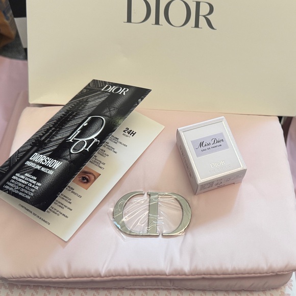 Dior Silver Logo Accessory with Pink Cushion - Picture 1 of 7